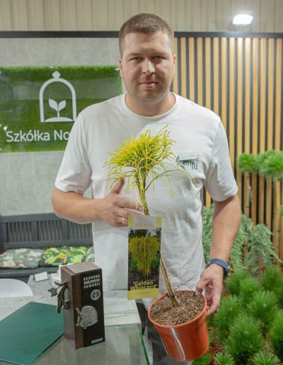 Medalista Konkursu Roślinnych Nowości Nagroda Srebro 2023 wraz z nagrodzoną rośliną